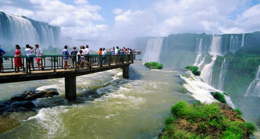 M&aacute;s de 40 mil turistas visitaron las Cataratas del Iguaz&uacute; en este verano 2022