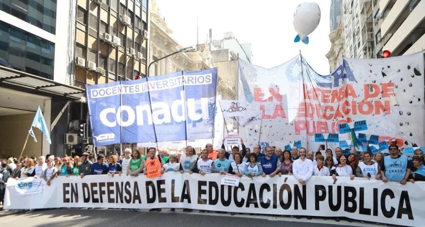 Docentes de la UBA anuncian paro por tiempo indeterminado en reclamo salarial y por el financiamiento universitario