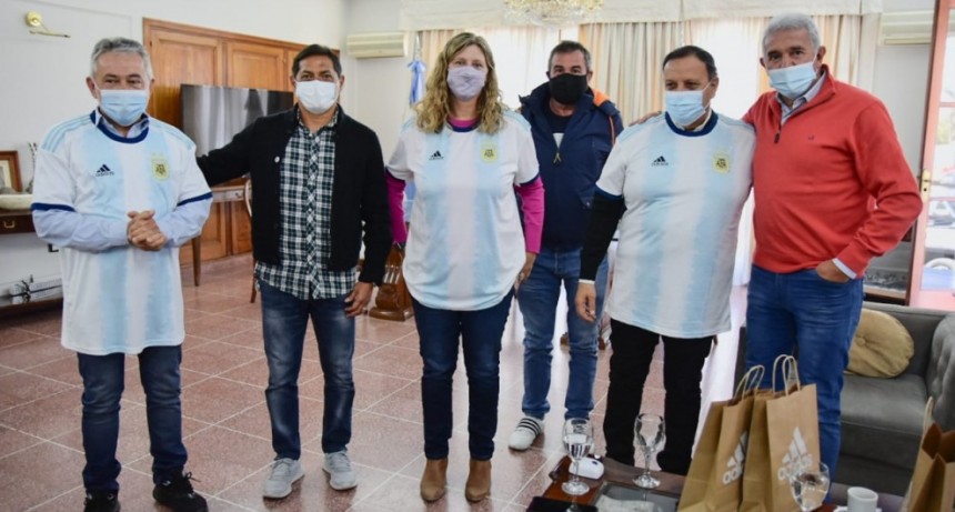 Quintela recibi&oacute; al ex campe&oacute;n mundial de f&uacute;tbol Jorge Burruchaga 