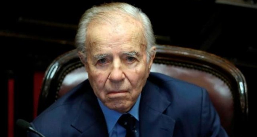 Menem contin&uacute;a internado en estado delicado, pero con una leve mejor&iacute;a