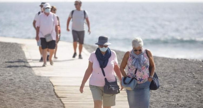 El presidente se reúne con los gobernadores por los aumentos de casos de COVID-19