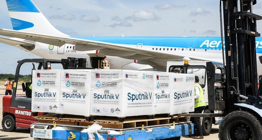 Llegaron al país las 300 mil unidades de la segunda dosis de la vacuna rusa