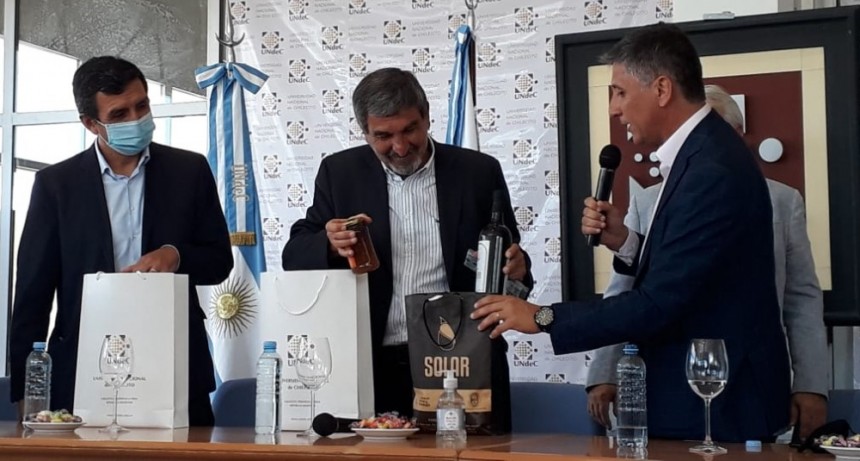 Calderón destacó la tarea de las Universidades junto al gobierno nacional