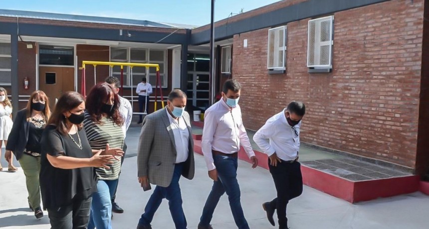 Quintela supervisó obras de refacción en edificios escolares 