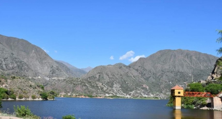 El agua que se extrae del dique Los Sauces es utilizada únicamente para el consumo de las personas