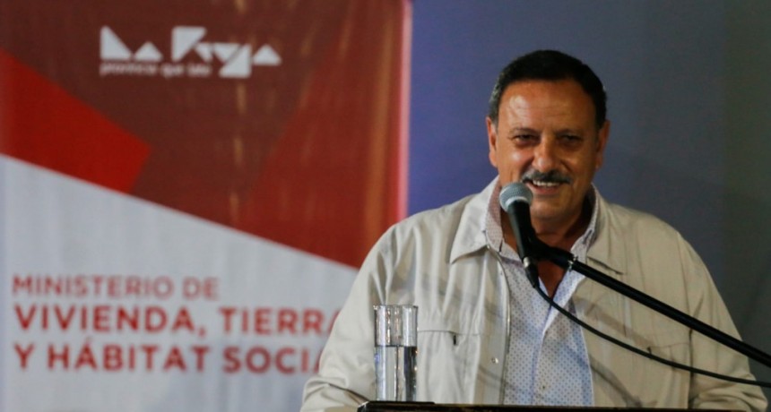 Quintela anunció pases a planta para trabajadores municipales de Capital