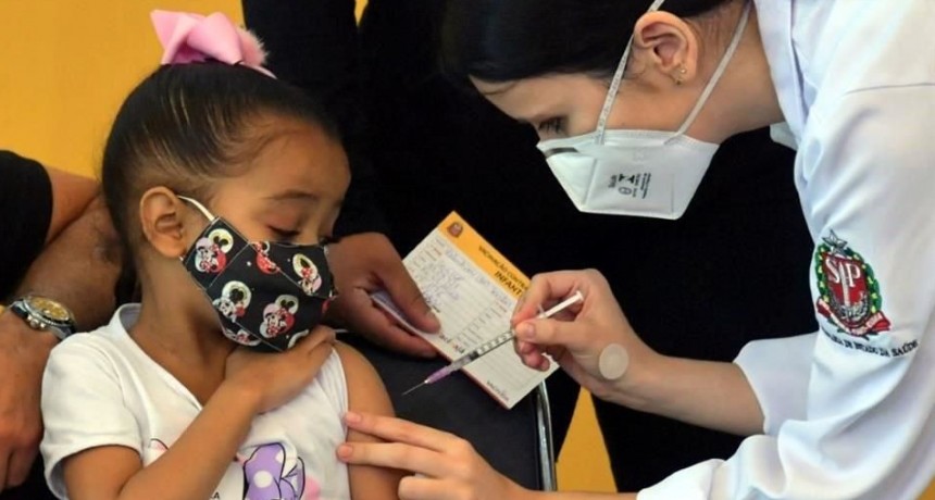 Ómicron:  Brasil inició la vacunación anticovid en niños de 5 a 11 años