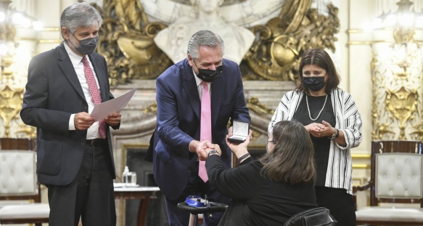 El Gobierno “busca poner el valor a los científicos argentinos