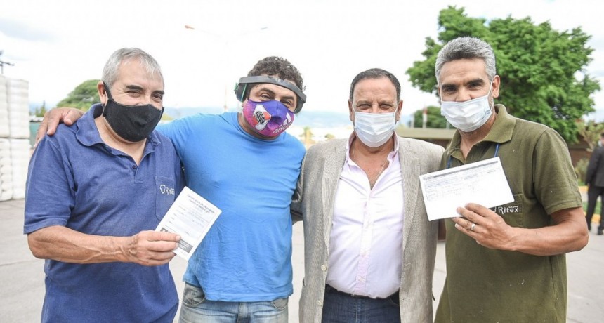 El gobierno provincial despliega un importante operativo de vacunación en el Parque Industrial