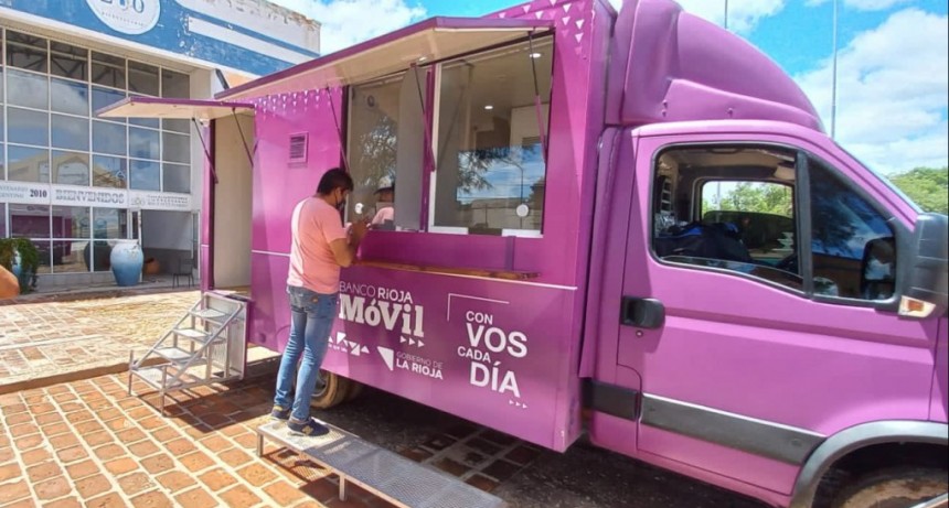 Banco Rioja recorre el interior provincial para promocionar la tarjeta de crédito BR y vender las entradas de la Chaya 2022