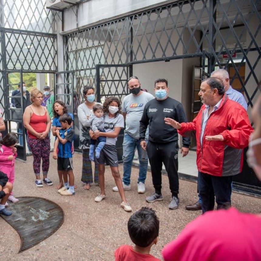 El gobierno provincial dio prioridad a las personas ante la emergencia evacuando a las familias para su protección 