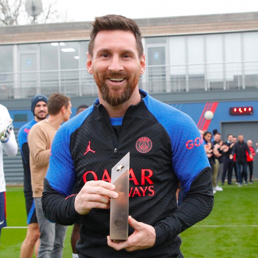  Pasillo de honor y aplausos para Messi en el PSG