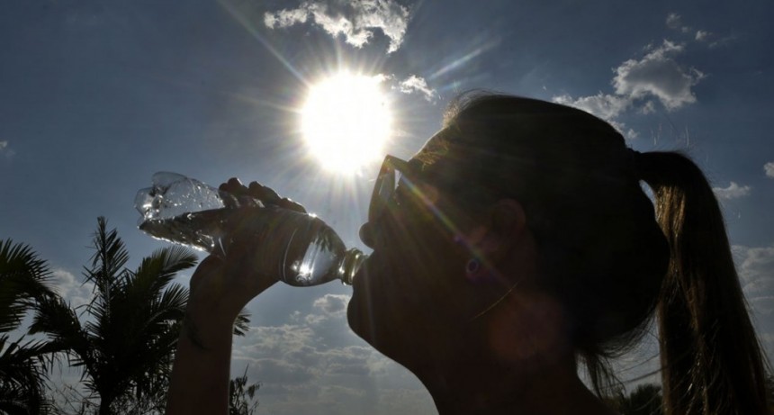 Hay alerta amarilla por calor intenso en 15 distritos del país 