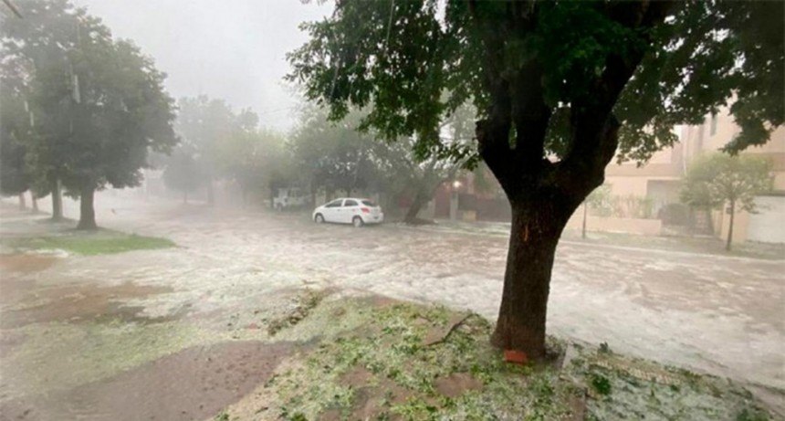 Fuerte temporal de lluvia y granizo en Córdoba