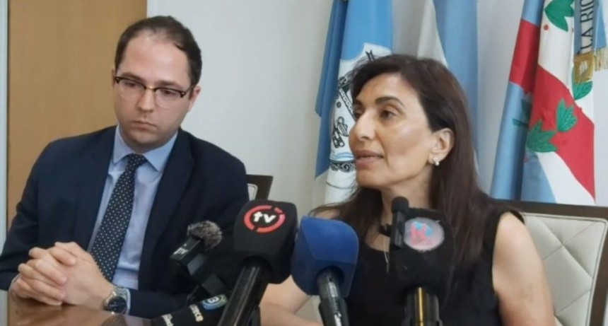 La vicerrectora de la UNLaR aseguró que un grupo de la gestión constituye 