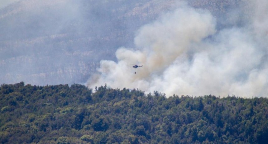 El incendio forestal en el Parque Nacional Los Alerces ya consumió casi 600 hectáreas
