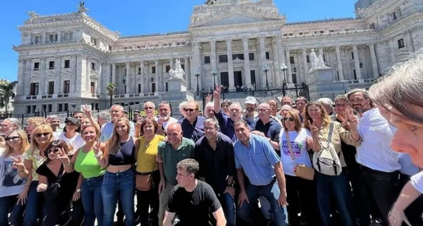 Legisladores de Unión por la Patria siguen dando pelea en el Congreso