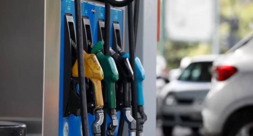 El Gobierno oficializó la medida que permite el autoservicio de combustibles