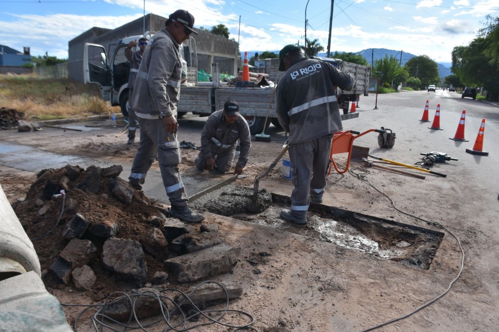 El municipio repara calles de la ciudad