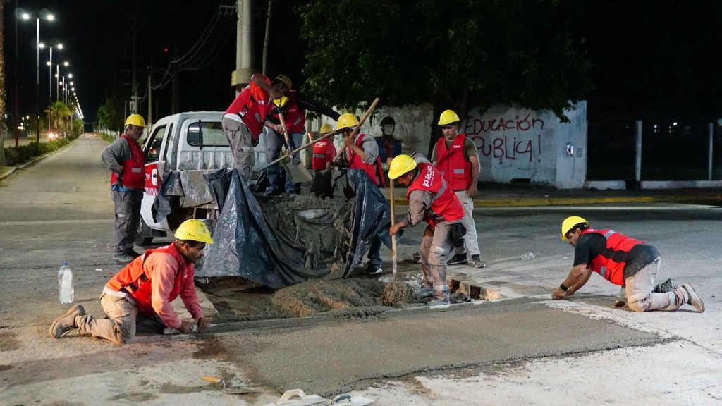 Ante la emergencia vial, el Municipio refuerza el bacheo nocturno en arterias clave