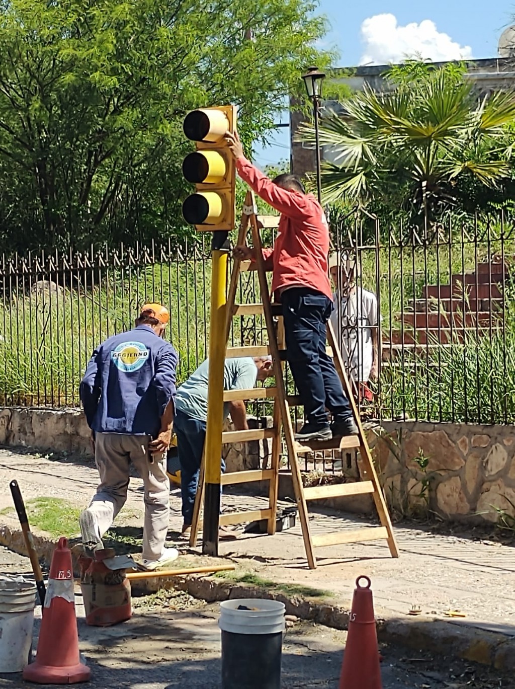 La Municipalidad refuerza controles y sanciona el vandalismo contra semáforos en la ciudad