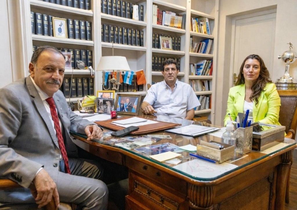 Quintela se reunió con senadores y ratificó su defensa de los derechos laborales