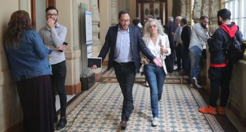 Legisladores opositores presentaron un amparo contra el DNU de Milei modificando la Ley de Inteligencia