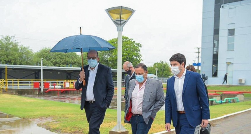 Quintela recorrió la fábrica Tetra Pak junto a autoridades de Industria de la Nación