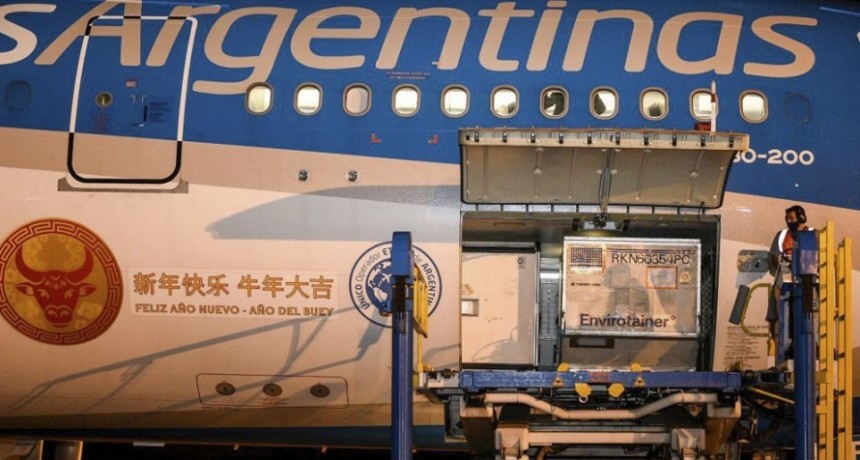 Llegaron 904 mil vacunas desde China