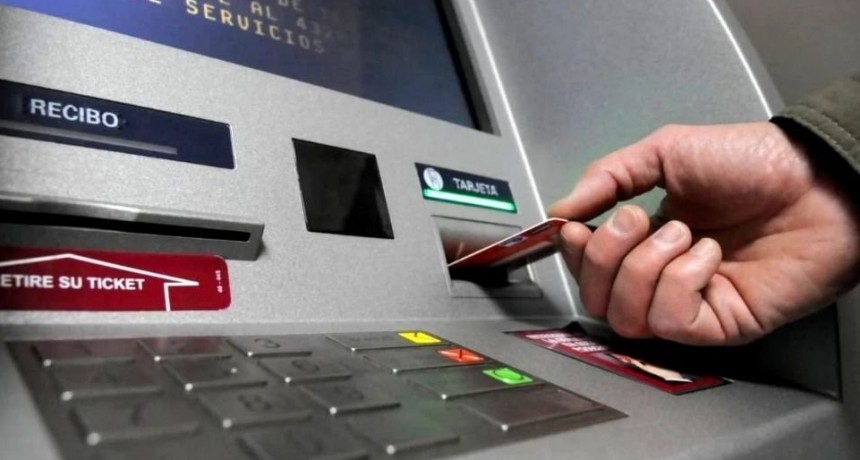 Gobierno inicia el pago de sueldos con el aumento anunciado por Quintela