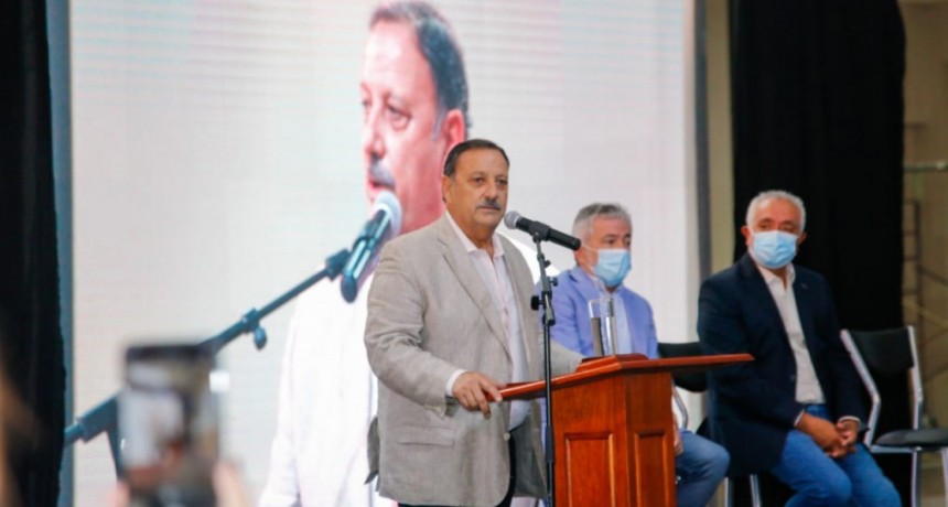 Quintela entregó decretos de planta a 231 trabajadores de salud 