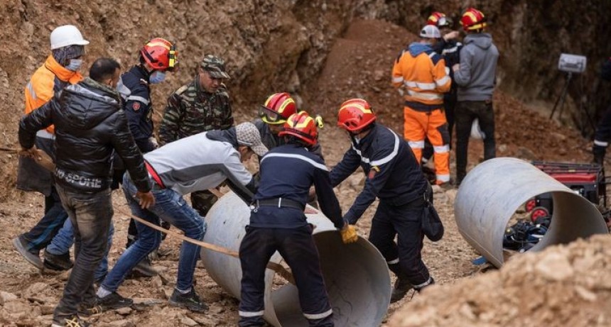 Desesperado rescate en Marruecos de un niño que cayó hace cinco días en un pozo