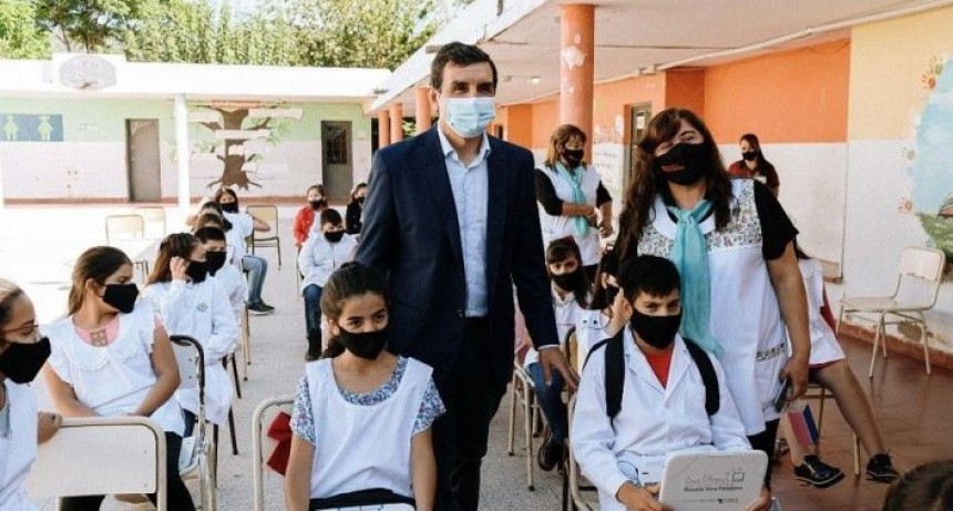 Estudiantes riojanos retornan a clases