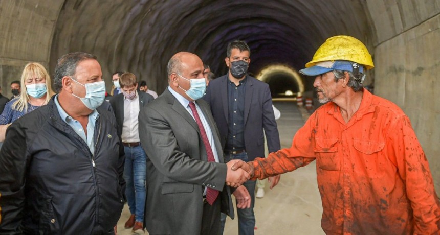 Quintela y Manzur verificaron el avance de obra que une Las Padercitas con Ruta Nacional 75