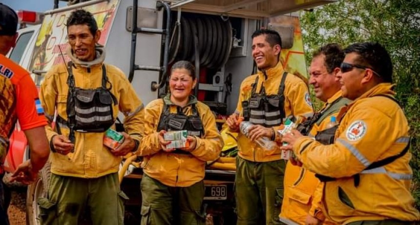 Bomberos en Corrientes recibieron la comida donada por La Rioja