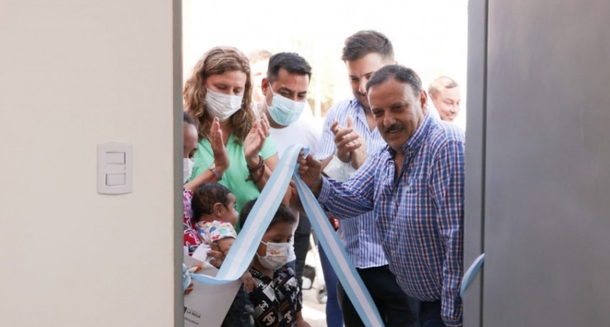 El gobernador entregó viviendas del plan Angelelli a las familias del barrio Susana Quintela 