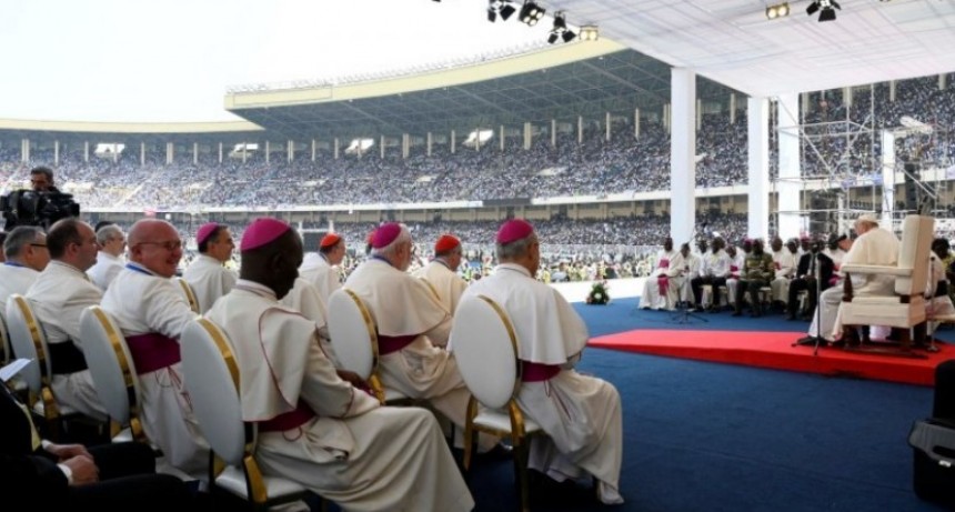 El Papa Francisco pidió abolir la rivalidad étnica y la corrupción