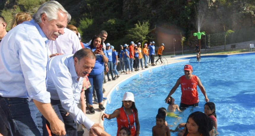  Quintela y Fernández dejaron inaugurado el moderno complejo recreativo, cultural y recreativo Parque Acuático Los Sauces