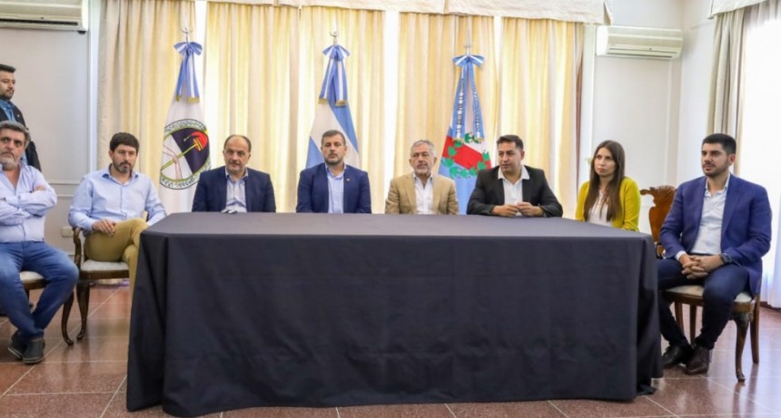  El gobierno provincial firmó convenio con la Nación para la llegada de microcréditos y capacitación al sector productivo