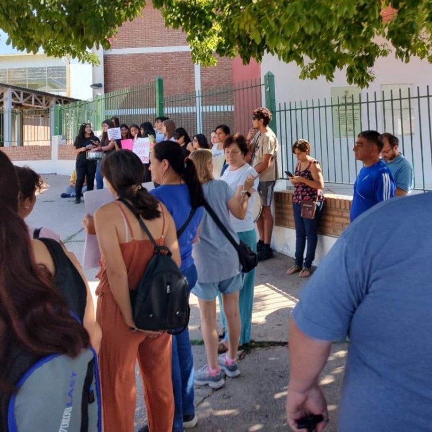 Quiroga responsabilizó a la vicerrectora por el estado del Colegio San Martín