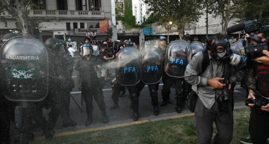 Incidentes en el Congreso y rechazan intento opositor para suspender el debate