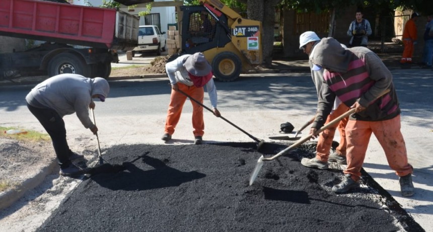 Municipio realiza intenso operativo de bacheo