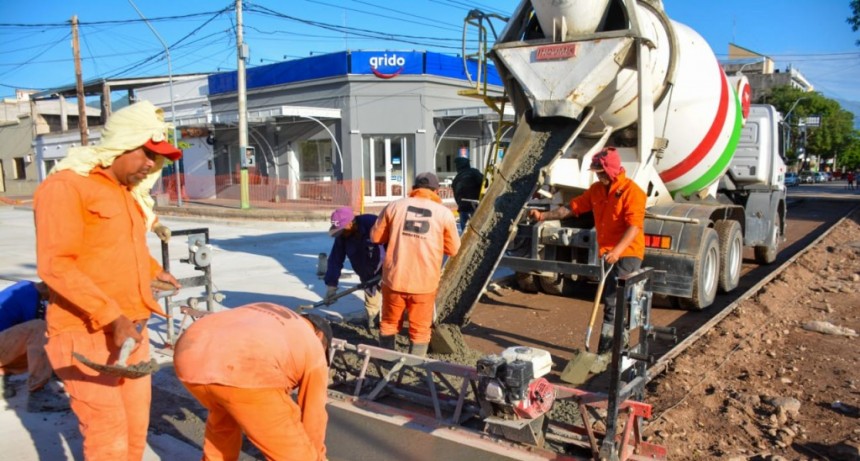 Armando Molina supervisó los avances de la obra en Rivadavia y Facundo Quiroga