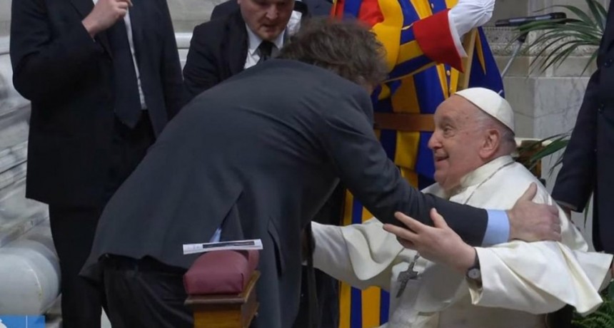 En la misa de canonización de Mama Antula, Milei saludó a Francisco y ambos se reunirán este lunes