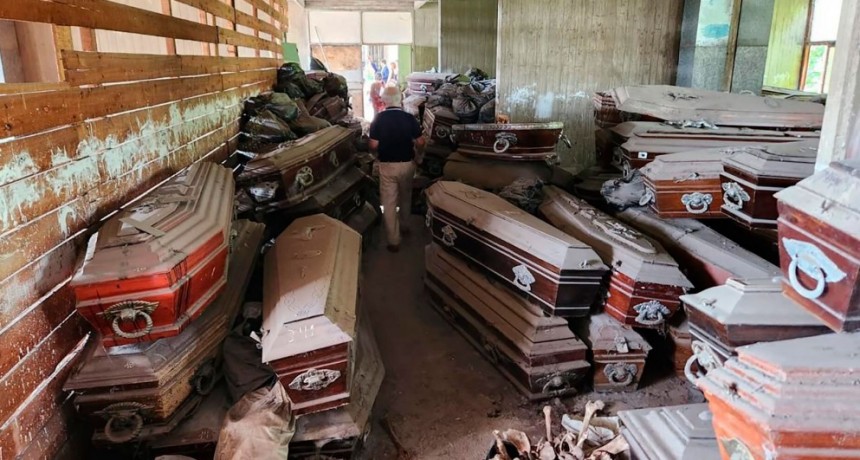 Encuentran 500 ataúdes abandonados en el cementerio de La Plata 