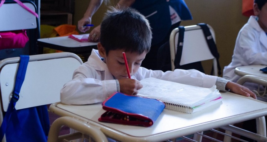 El Gobierno convocó a ministros de Educación y gremios a una reunión para fijar el salario docente