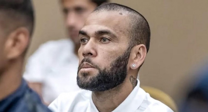 Dani Alves fue condenado a 4 años y medio de cárcel por violación