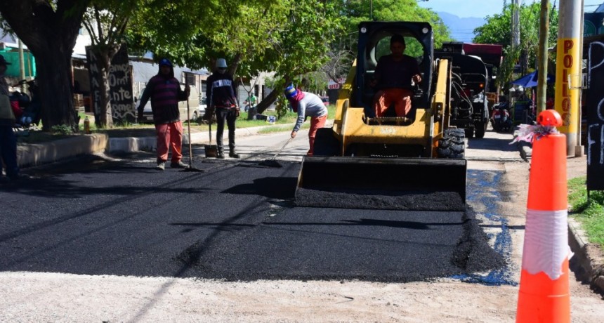 El Municipio de la Capital intensifica bacheo en distintos sectores de la ciudad