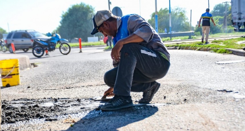 Municipio continúa el bacheo en la zona este de la capital