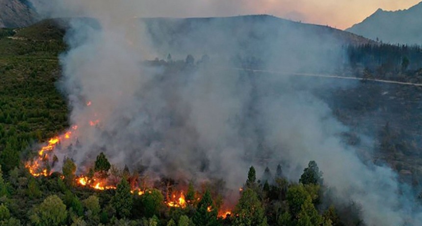 Critica situación en el Bolsón por los incendios descontrtolados